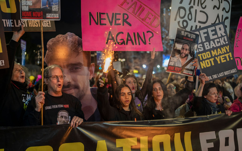 Angehörige von Geiseln fordern ihre Freilassung. (Archivbild) - Foto: Ilia Yefimovich/dpa