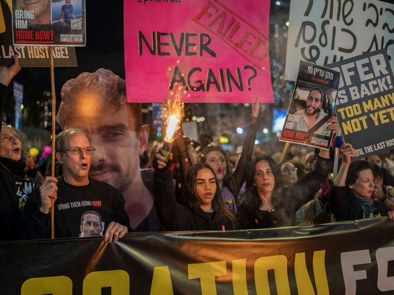Angehörige von Geiseln fordern ihre Freilassung. (Archivbild) - Foto: Ilia Yefimovich/dpa