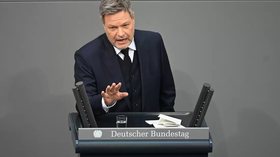 Robert Habeck (Bündnis 90/Die Grünen) spricht im Bundestag. - Bild: Sarah Knorr/dpa