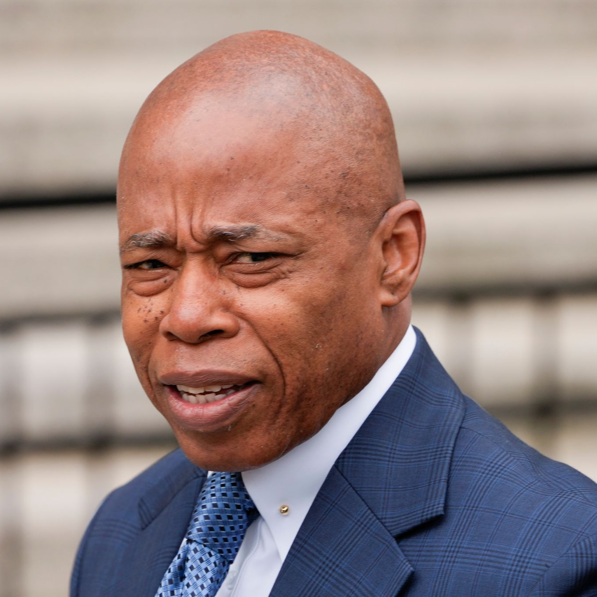 Im April sollte der Prozess gegen Eric Adams unter anderem wegen Bestechlichkeit und Betrugs starten. (Archivbild) - Foto: Seth Wenig/AP/dpa