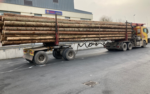 POL-OH: Polizei stoppt Langholzlaster bei Kirchheim mit 49 Prozent Überladung - Foto: presseportal.de