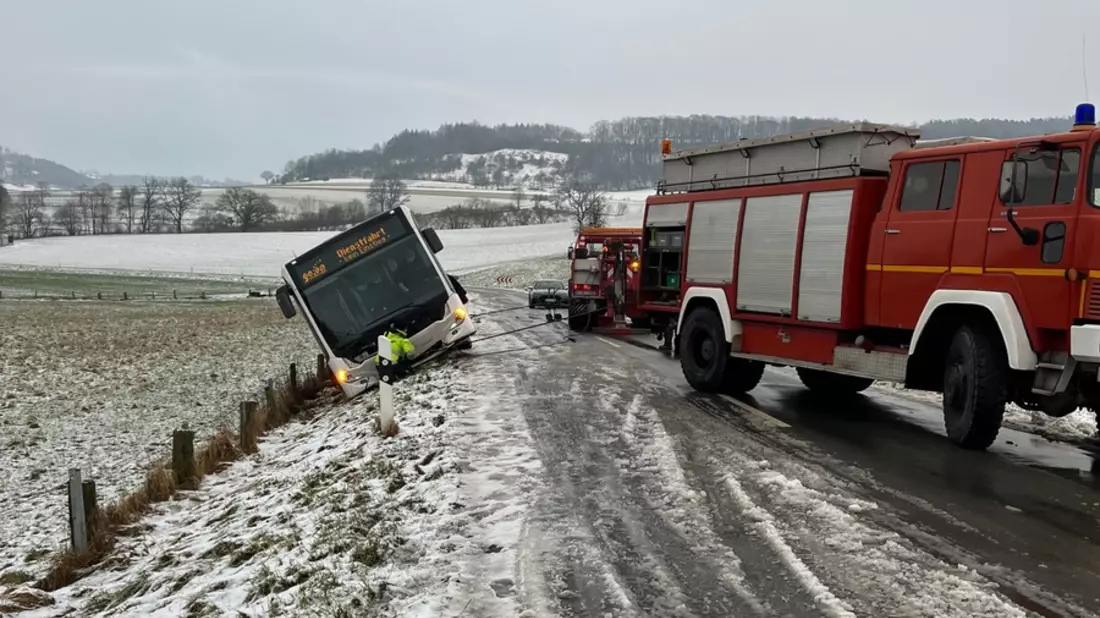 POL-HX: Elf Unfälle auf glatten Straßen im Kreis Höxter - Bild: presseportal.de