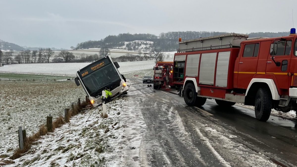 POL-HX: Elf Unfälle auf glatten Straßen im Kreis Höxter - Foto: presseportal.de