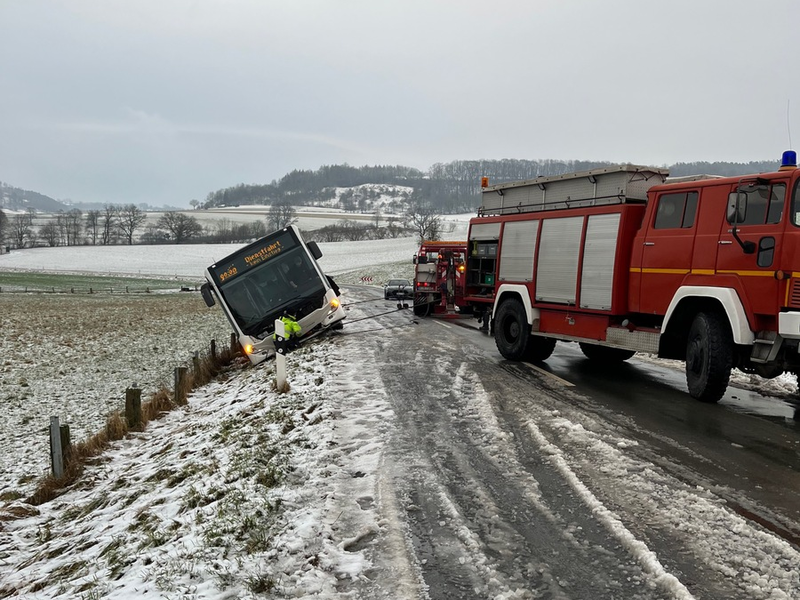 POL-HX: Elf Unfälle auf glatten Straßen im Kreis Höxter - Foto: presseportal.de