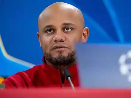 Trainer Vincent Kompany freut sich auf die besondere Atmosphäre. - Foto: Sven Hoppe/dpa