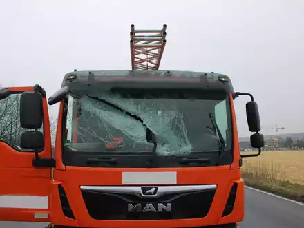 POL-DN: Heizkörper fliegt in Windschutzscheibe - Zwei Verletzte - Foto: presseportal.de
