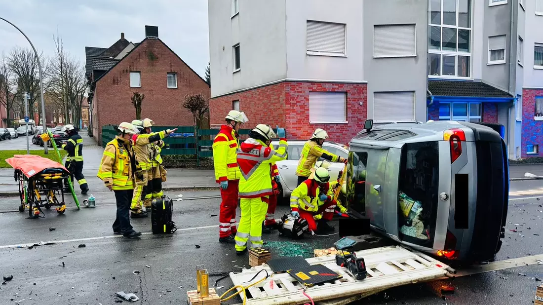 FW-GLA: Verkehrsunfall mit eingeklemmter schwerverletzter Person - Bild: presseportal.de