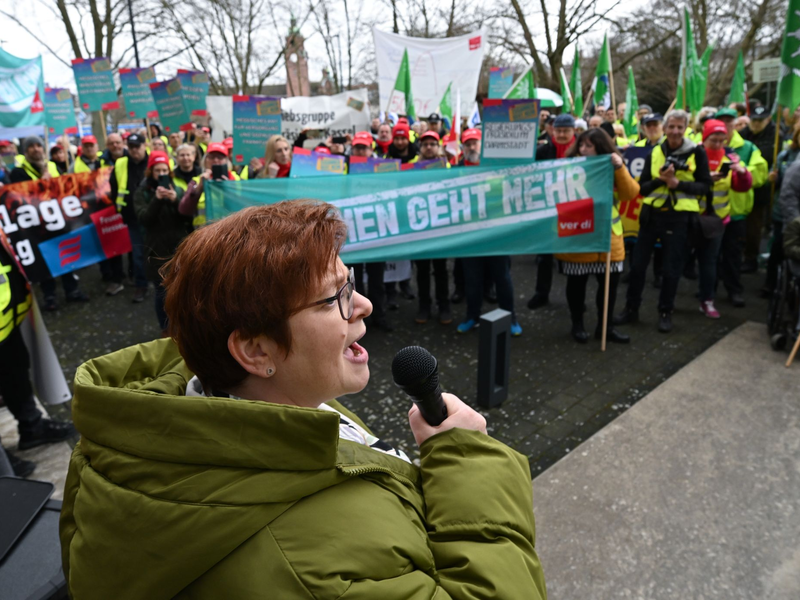 Verdi-Vize Christine Behle kündigt mögliche Eskalation vor Bundestagswahl an. (Archivbild) - Foto: Arne Dedert/dpa