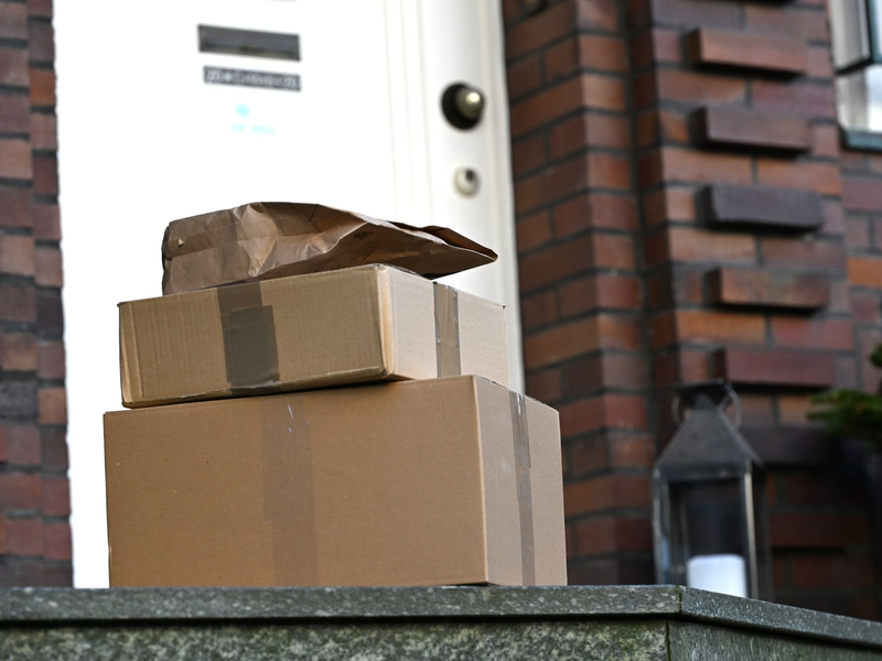 Mehrere Milliarden solcher Sendungen werden in Deutschland jedes Jahr zugestellt, bei manchen geht etwas schief. (Archivbild) - Foto: Wolf von Dewitz/dpa