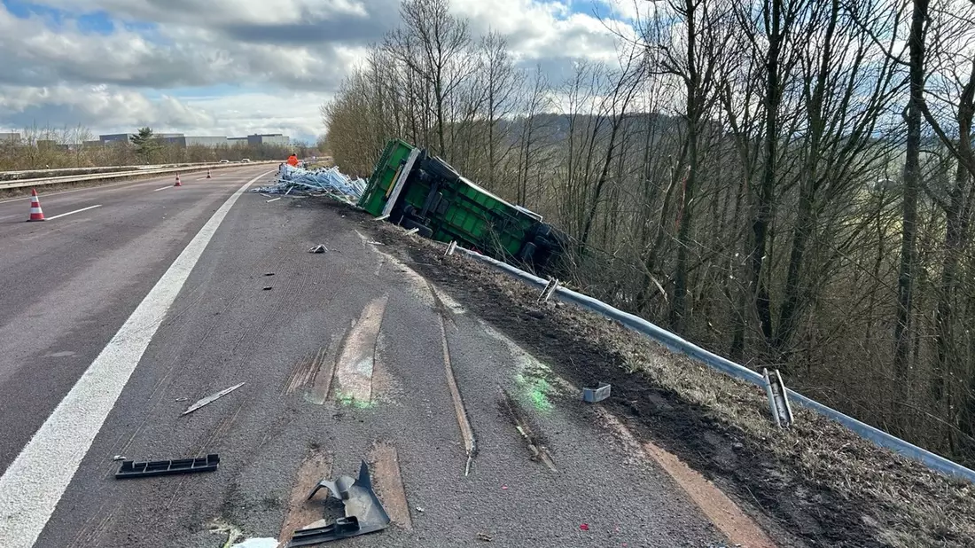 POL-PDPS: Verkehrsunfall mit hohem Sachschaden und leichtverletzter Person - Bild: presseportal.de