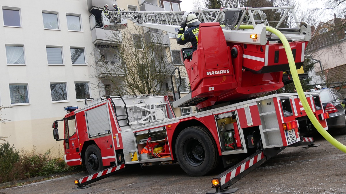 FW Celle: Balkon in Vollbrand - Foto: presseportal.de