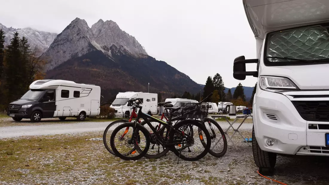 Campen liegt ganzjährig im Trend. (Archivbild) - Bild: Angelika Warmuth/dpa/dpa-tmn
