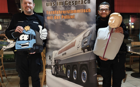 POL-ROW: ++ Auffrischung Erste Hilfe: Nützliche Hinweise beim 216. Fernfahrerstammtisch ++ - Foto: presseportal.de