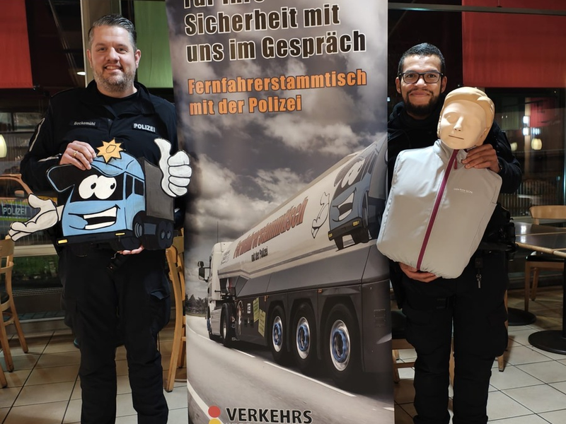 POL-ROW: ++ Auffrischung Erste Hilfe: Nützliche Hinweise beim 216. Fernfahrerstammtisch ++ - Foto: presseportal.de