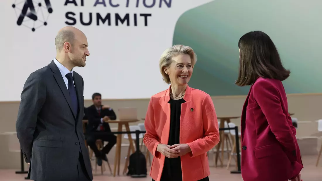 EU-Kommissionschefin von der Leyen hat Milliardeninvestitionen in KI angekündigt. - Bild: Thomas Padilla/AP/dpa