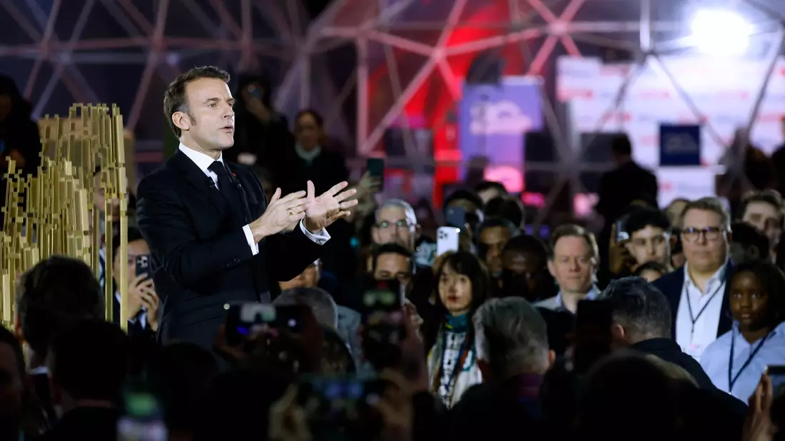 Frankreichs Präsident Macron sieht sein Land als einen Vorreiter bei der Entwicklung von KI. - Bild: Ludovic Marin/AFP/dpa