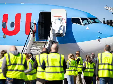 Rund 320 Beschäftigte arbeiten für Tuifly am Boden. (Symbolbild) - Foto: Moritz Frankenberg/dpa