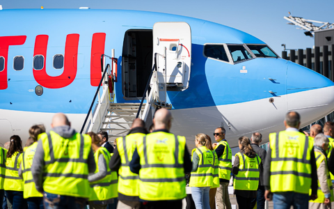 Kommt es zum Warnstreik? Flugreisende müssen sich möglicherweise auf Einschränkungen bei Tuifly einstellen. (Symbolbild) - Foto: Moritz Frankenberg/dpa