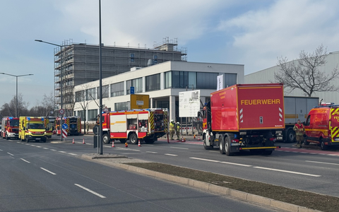 FW Dresden: Automatische Brandmeldeanlage alarmiert Feuerwehr: Brand am Fraunhofer-Institut für Photonische Mikrosysteme - Foto: presseportal.de FW Dresden: Automatische Brandmeldeanlage alarmiert Feuerwehr: Brand am Fraunhofer-Institut für Photonische Mikrosysteme - Foto: presseportal.de