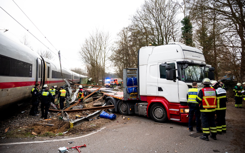 Gegen den Fahrer des Lastwagen wird ermittelt, aber er bleibt auf freiem FuĂ. - Foto: Daniel Bockwoldt/dpa Gegen den Fahrer des Lastwagen wird ermittelt, aber er bleibt auf freiem FuĂ. - Foto: Daniel Bockwoldt/dpa