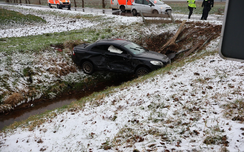 FW-OLL: Verkehrsunfall auf der Hatter Landstraße - Feuerwehr im Einsatz wegen auslaufender Betriebsstoffe - Foto: presseportal.de FW-OLL: Verkehrsunfall auf der Hatter Landstraße - Feuerwehr im Einsatz wegen auslaufender Betriebsstoffe - Foto: presseportal.de