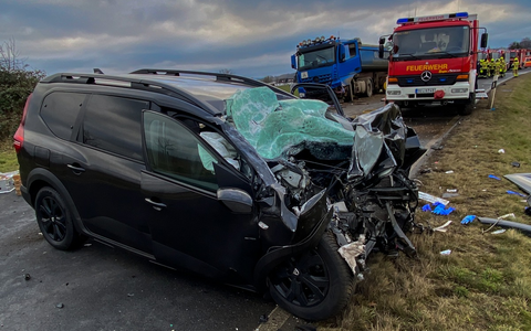 FW Wachtberg: Schwerer Verkehrsunfall bei Wachtberg-Gimmersdorf - Foto: presseportal.de