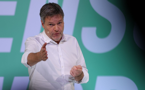 Habeck will einen «Nationalen Bildungspakt» mit den Ländern und setzt außerdem auf KI.  - Foto: Jan Woitas/dpa