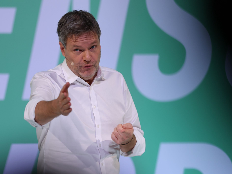 Habeck will einen «Nationalen Bildungspakt» mit den Ländern und setzt außerdem auf KI.  - Foto: Jan Woitas/dpa