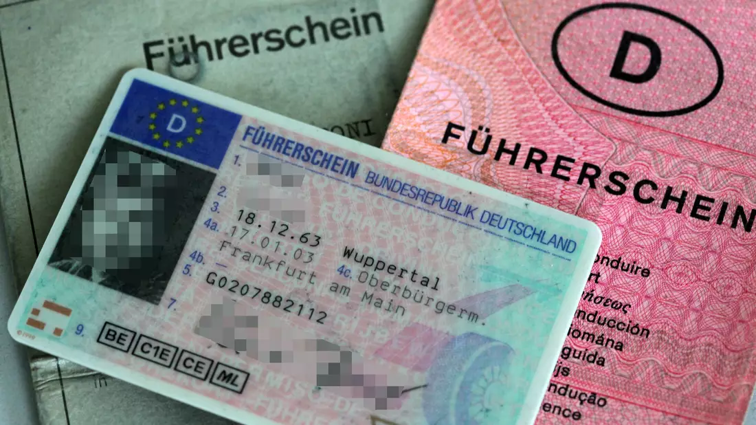 Bis ein digitaler Führerschein kommt, könnte es noch dauern (Archivbild).  - Bild: Oliver Berg/dpa