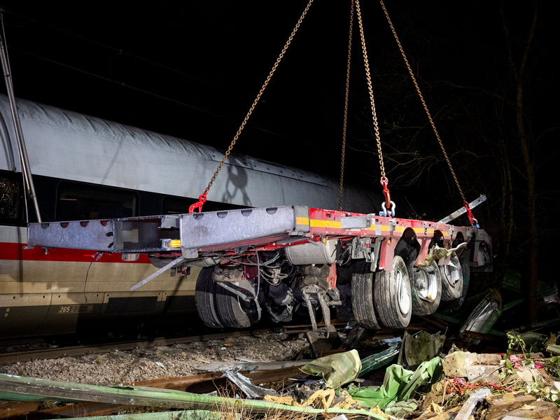 Ein Gleis ist nach dem Unfall wieder frei und befahrbar.  - Foto: Daniel Bockwoldt/dpa/Daniel Bockwoldt