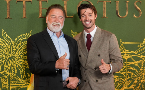 Arnold Schwarzenegger, links, und Patrick Schwarzenegger bei der Premiere der dritten Staffel von «The White Lotus». - Foto: Chris Pizzello/Invision via AP/dpa Arnold Schwarzenegger, links, und Patrick Schwarzenegger bei der Premiere der dritten Staffel von «The White Lotus». - Foto: Chris Pizzello/Invision via AP/dpa