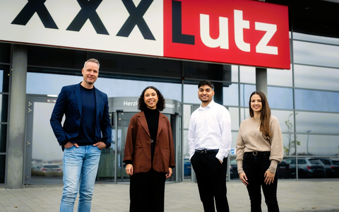 Auch im großen Jubiläumsjahr bleibt sich XXXLutz treu und bietet erneut Ausbildungsplätze für 1.000 junge Menschen - Foto: presseportal.de Auch im großen Jubiläumsjahr bleibt sich XXXLutz treu und bietet erneut Ausbildungsplätze für 1.000 junge Menschen - Foto: presseportal.de