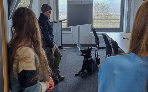 POL-EN: Ennepetal: Schülerpraktikum bei der Polizei des Ennepe-Ruhr-Kreises- Einblicke in den spannenden Alltag - Foto: presseportal.de