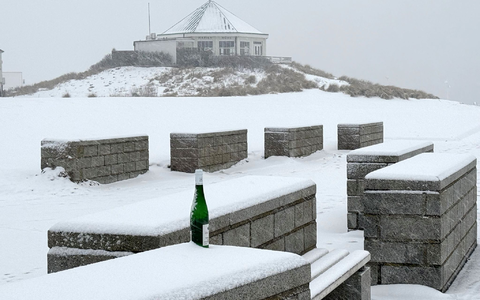 Es wird kühler und es schneit, am Alpenrand werden bis Freitagabend bis zu 20 Zentimeter Neuschnee erwartet. - Foto: Volker Bartels/dpa