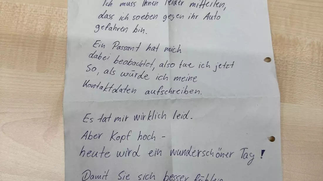 Eine Sonne zum «Trost», aber keine Telefonnummer des Unfallverursachers. (Foto: Polizei) - Bild: Polizei/KPB Ennepe-Ruhr-Kreis/dpa