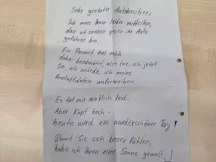 Eine Sonne zum «Trost», aber keine Telefonnummer des Unfallverursachers. (Foto: Polizei) - Foto: Polizei/KPB Ennepe-Ruhr-Kreis/dpa