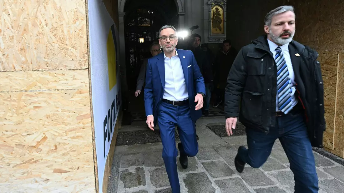 In Österreich sind die Koalitionsgespräche zwischen FPÖ und ÖVP gescheitert. FPÖ-Chef Herbert Kickl teilte das dem Bundespräsidenten mit.  - Bild: Georg Hochmuth/APA/dpa