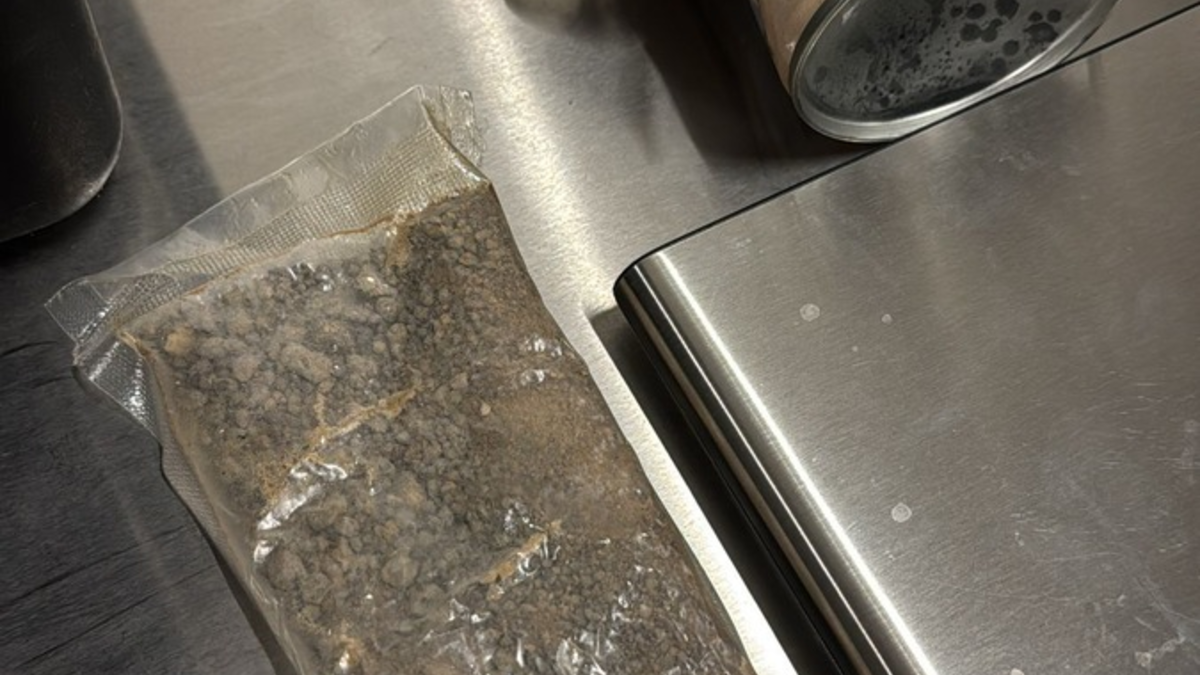 ZOLL-HH: 450 Kilo Heroin mit Lavendelduft Zollfahnder stellten die Droge in mehr als 11.000 Dosen Lufterfrischer fest. - Foto: presseportal.de