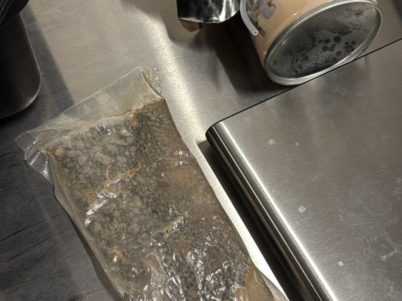 ZOLL-HH: 450 Kilo Heroin mit Lavendelduft Zollfahnder stellten die Droge in mehr als 11.000 Dosen Lufterfrischer fest. - Foto: presseportal.de