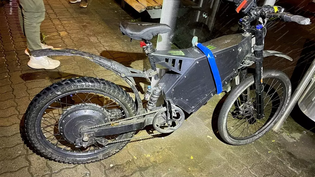 POL-PPWP: Flucht mit selbstgebautem hochmotorisiertem Fahrrad - Bild: presseportal.de