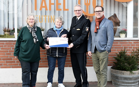POL-SH-AFB: Polizeiangehörige spenden für die Tafel Eutin - Foto: presseportal.de