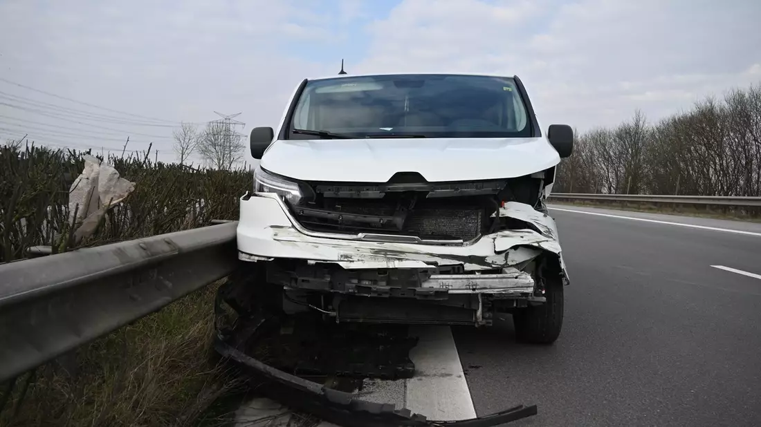 POL-STD: Unfälle in Stade, Sauensiek und Harsefeld - Zeugen gesucht - eine Autofahrerin tödlich verletzt - Bild: presseportal.de