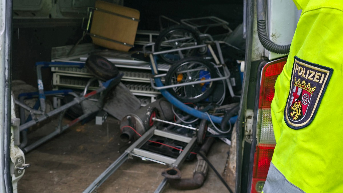 POL-PPRP: ZVD Rheinpfalz: Abfalltransportkontrolle in Schifferstadt - Foto: presseportal.de