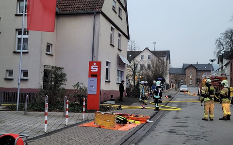 FW Lügde: Kaminbrand-Wohngebäude verraucht - Foto: presseportal.de