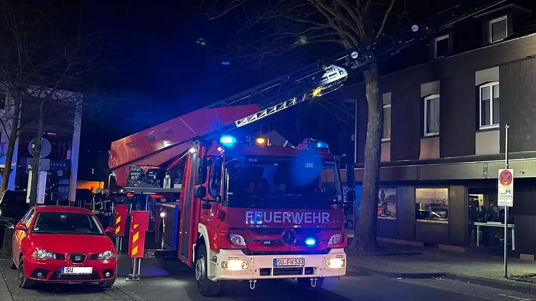 FW Hennef: B 3 - Feuer in Werkstatt eines Juweliers - Bild: presseportal.de