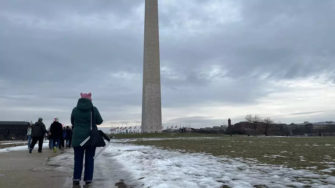 Der Protest vor Trumps Amtseinführung in Washington im Januar fiel eher mager aus. (Archivbild) - Bild: Luzia Geier/dpa