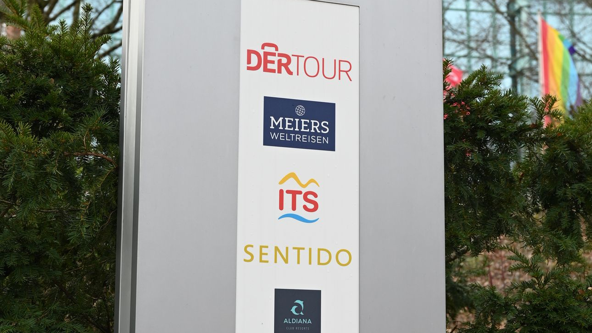 Der Reiseveranstalter Dertour expandiert in der Schweiz (Archivbild). - Foto: Arne Dedert/dpa