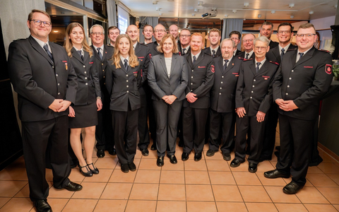 FW Dinslaken: Jahreshauptversammlung des Löschzuges Eppinghoven - RĂŒckblick, Ehrungen und ein besonderes JubilĂ€um - Foto: presseportal.de FW Dinslaken: Jahreshauptversammlung des Löschzuges Eppinghoven - RĂŒckblick, Ehrungen und ein besonderes JubilĂ€um - Foto: presseportal.de