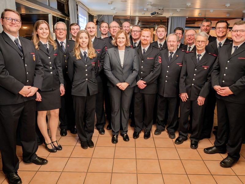 FW Dinslaken: Jahreshauptversammlung des Löschzuges Eppinghoven - Rückblick, Ehrungen und ein besonderes Jubiläum - Foto: presseportal.de