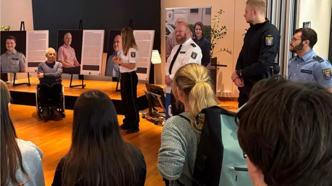 POL-DA: Darmstadt: Wanderausstellung Der Mensch dahinter zieht weiter / Positive Resonanz in Darmstadt - Bild: presseportal.de